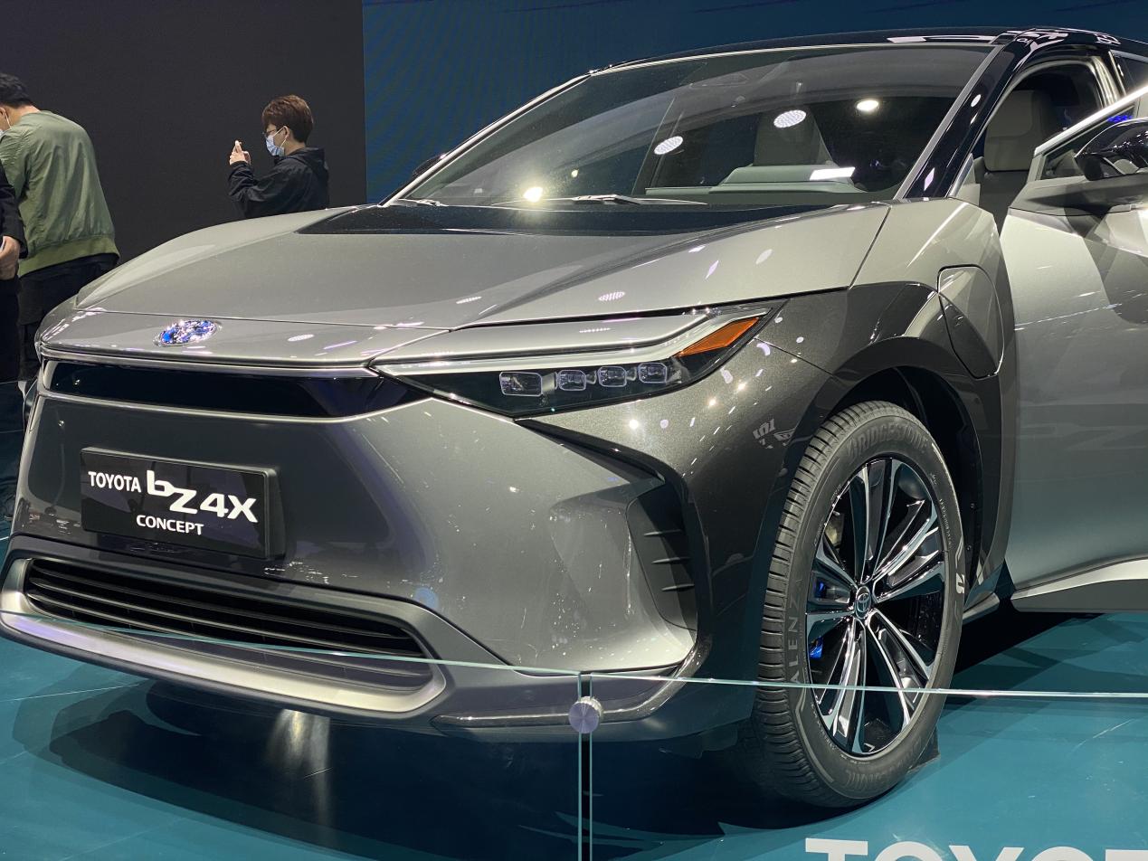 Bz4X Dimension : Toyota bZ4X concept previews a new electric crossover
