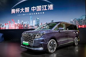 2024北京车展:中国首款搭载华为车机的MPV，瑞风RF8鸿蒙版售20.99万起