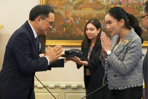 长安汽车罗勇工厂投产，泰国总理会见长安汽车朱华荣