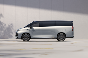 吉利銀河V900，以超級AI增程重塑新能源MPV