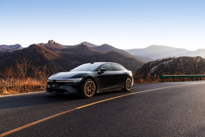 极氪焕新7系正式上市，001五周年纪念版限量发售