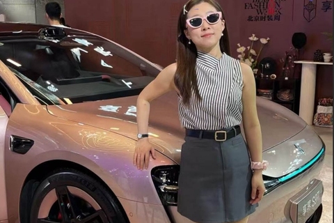 享界粉白CP炸场 新豪华时尚座驾