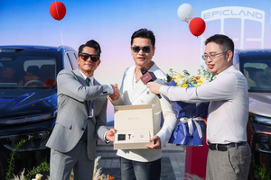 郭富城亲手交车，吕良伟成车主！奕境X9华为松山湖交付仪式双星闪耀