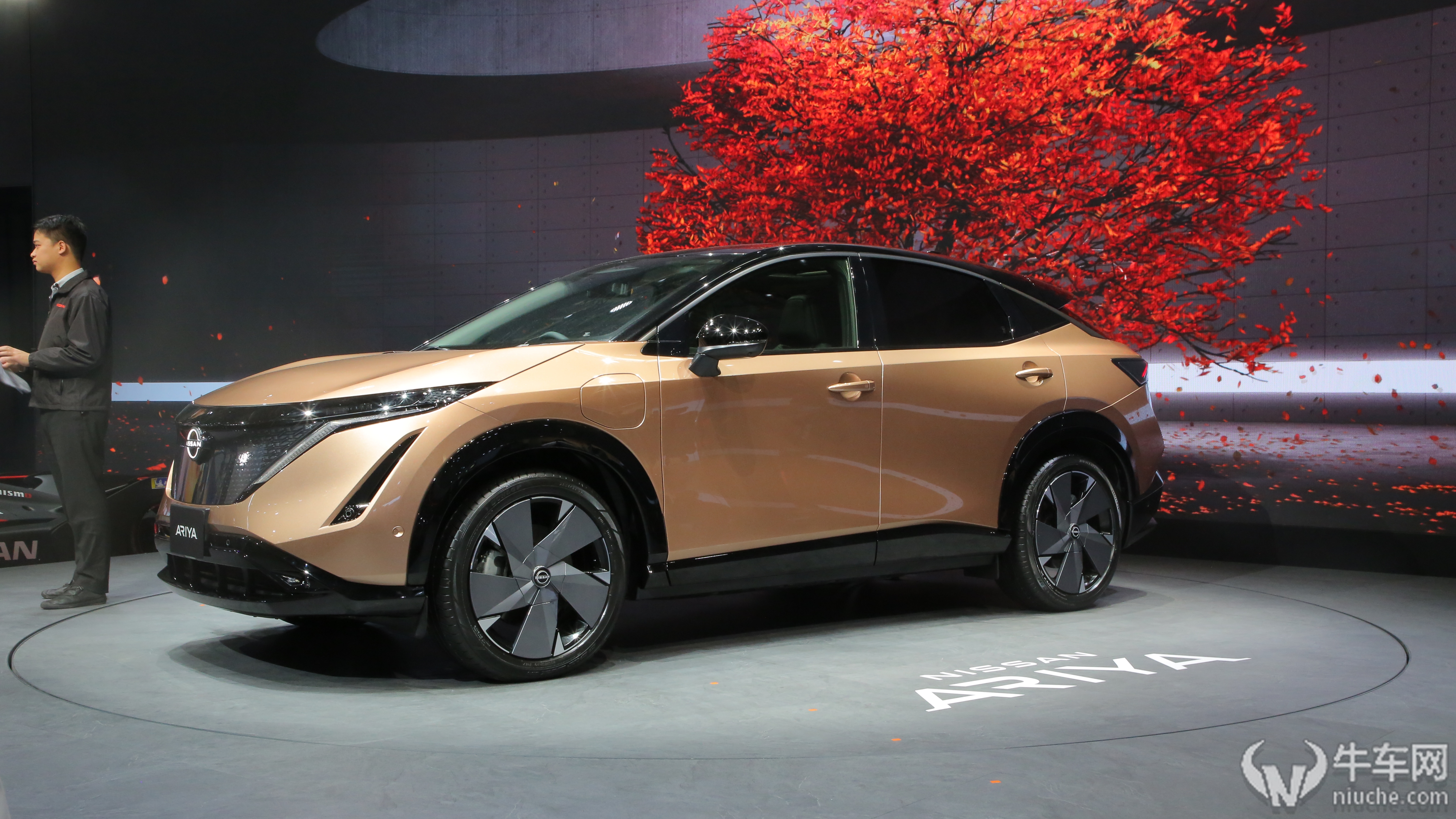日产ariya溜背的设计和流线型的车身让ariya在一众纯电suv中脱颖而出