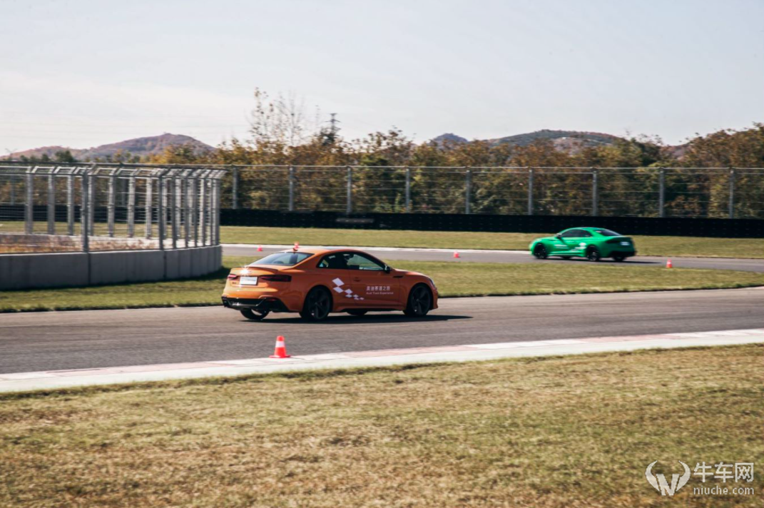 奥迪rs5解锁首钢赛道用尽450匹你能收获多少快乐