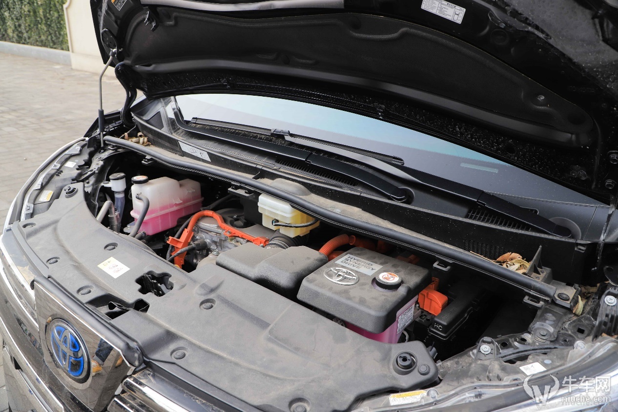 5l自然吸气四缸发动机和前后双置电机组成,发动机最大动力117ps(86kw)