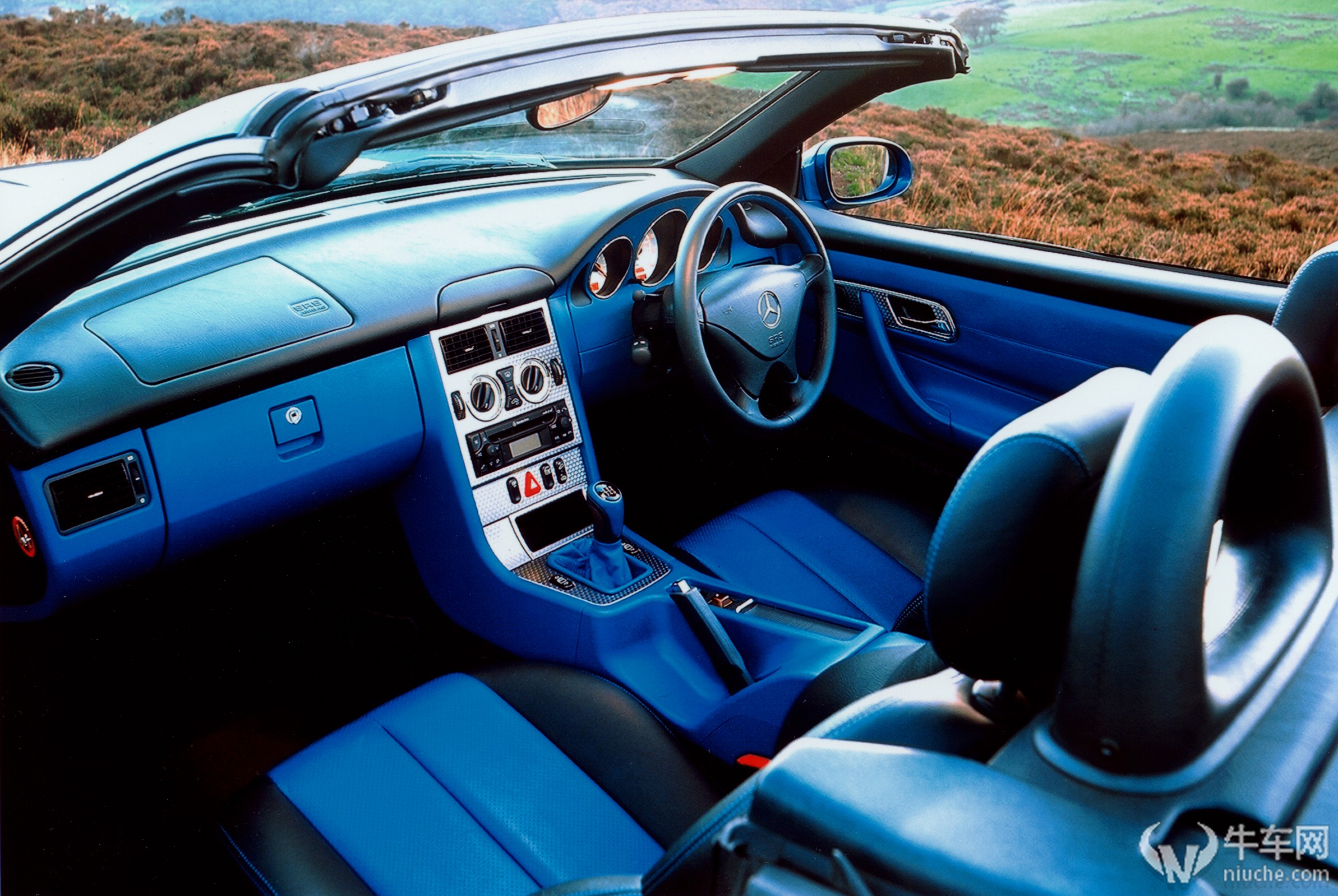 克莱斯勒交叉火力与奔驰slk克莱斯勒交叉火力srt6内饰 当然,克莱斯勒