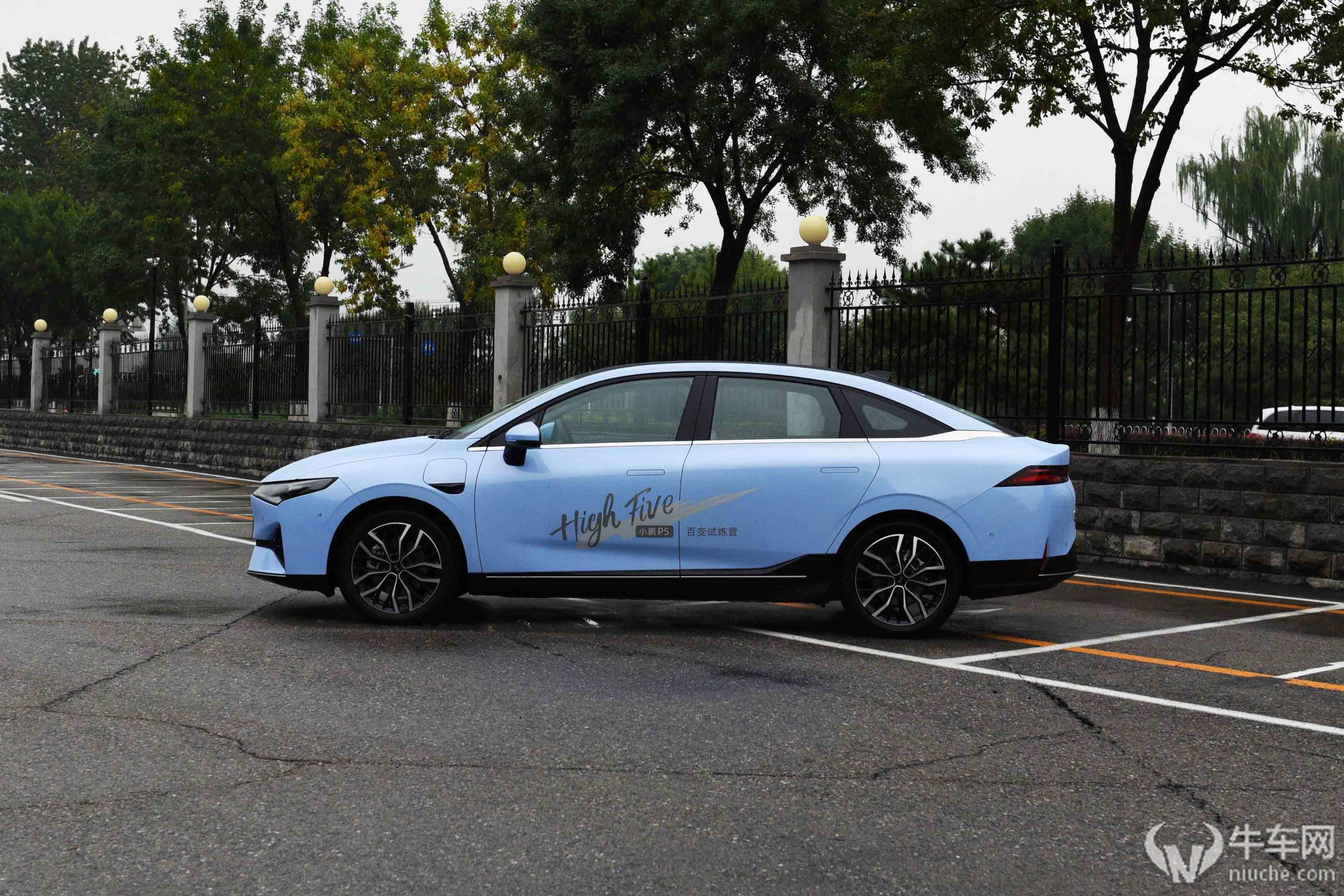 家轿市场后生可畏试驾小鹏p5600p