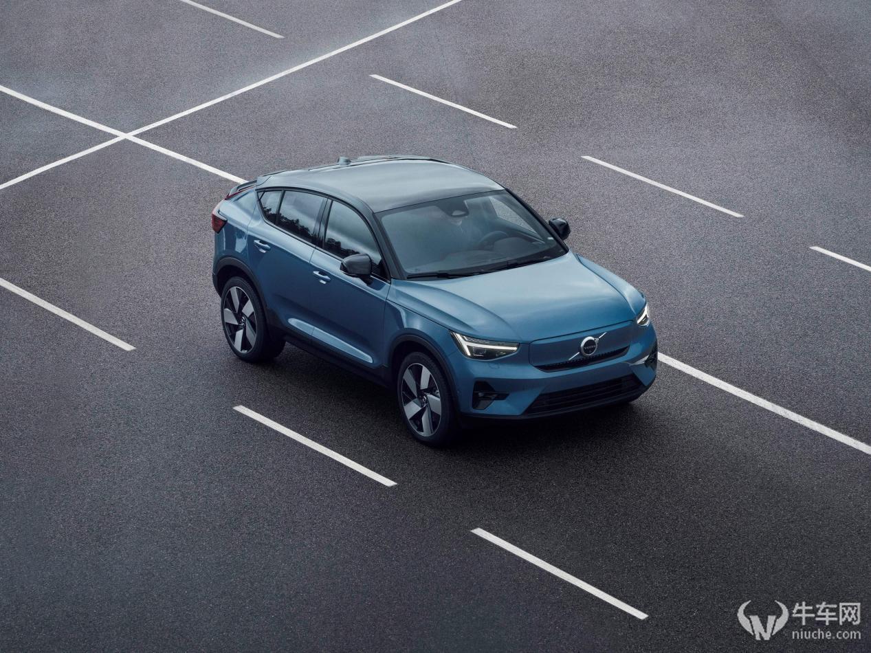 沃尔沃c40 recharge基于沃尔沃xc40纯电版打造而来,定位于一款轿跑suv