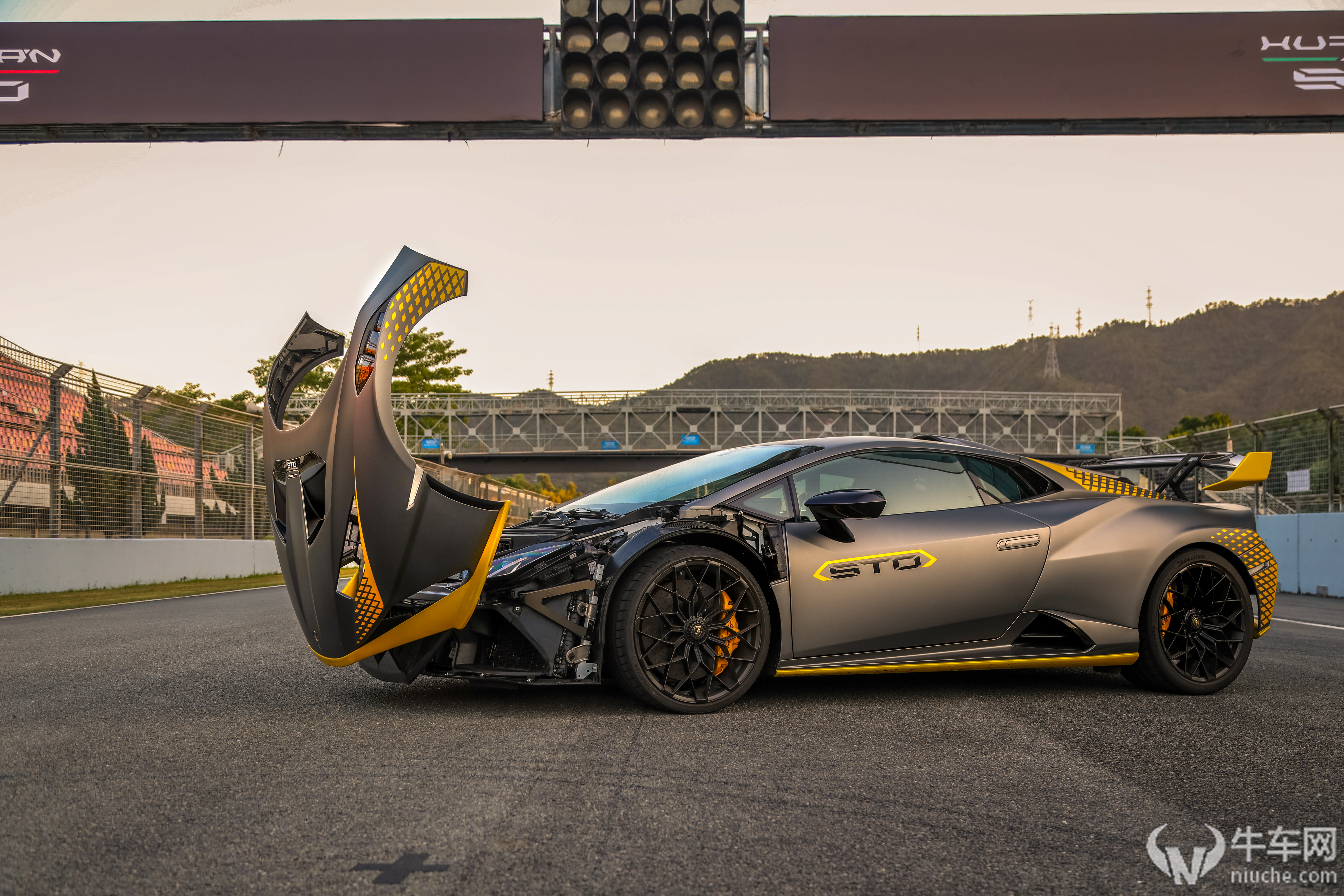 没电机没涡轮v10自吸唤醒尘封的感动赛道试驾兰博基尼huracánsto