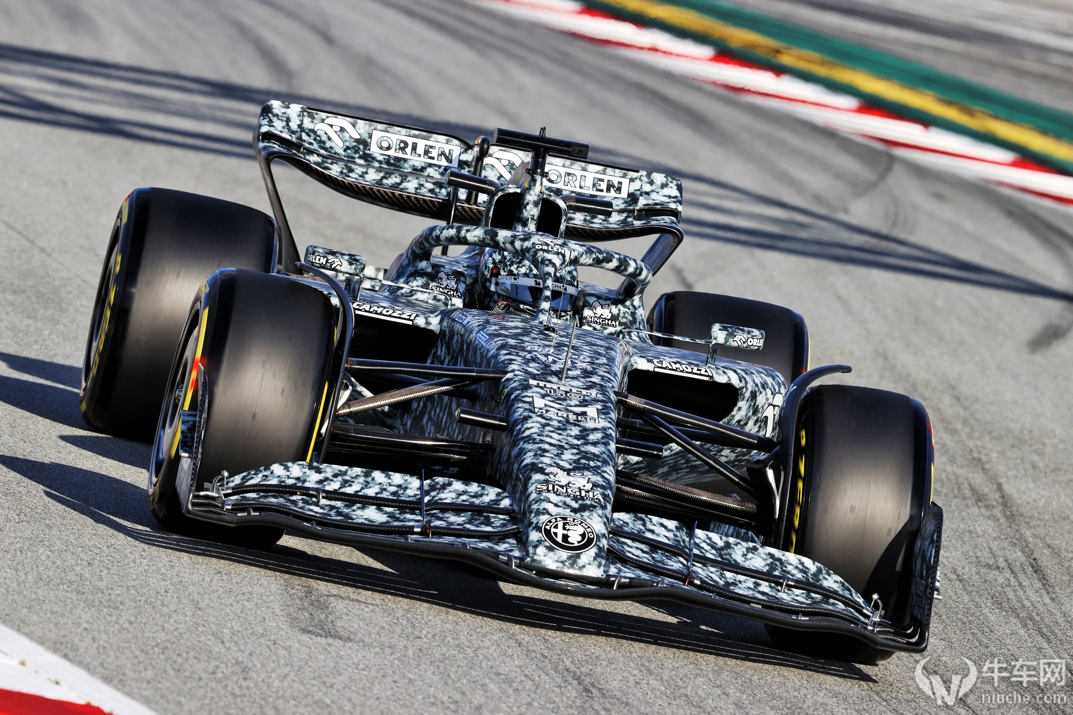 f1车手周冠宇,在2021年的f2比赛中出色表现获得了年度车手积分榜第三