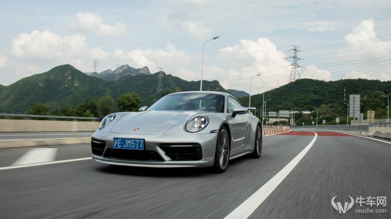 男人一生躲不过的大玩具试驾保时捷911carrera4s