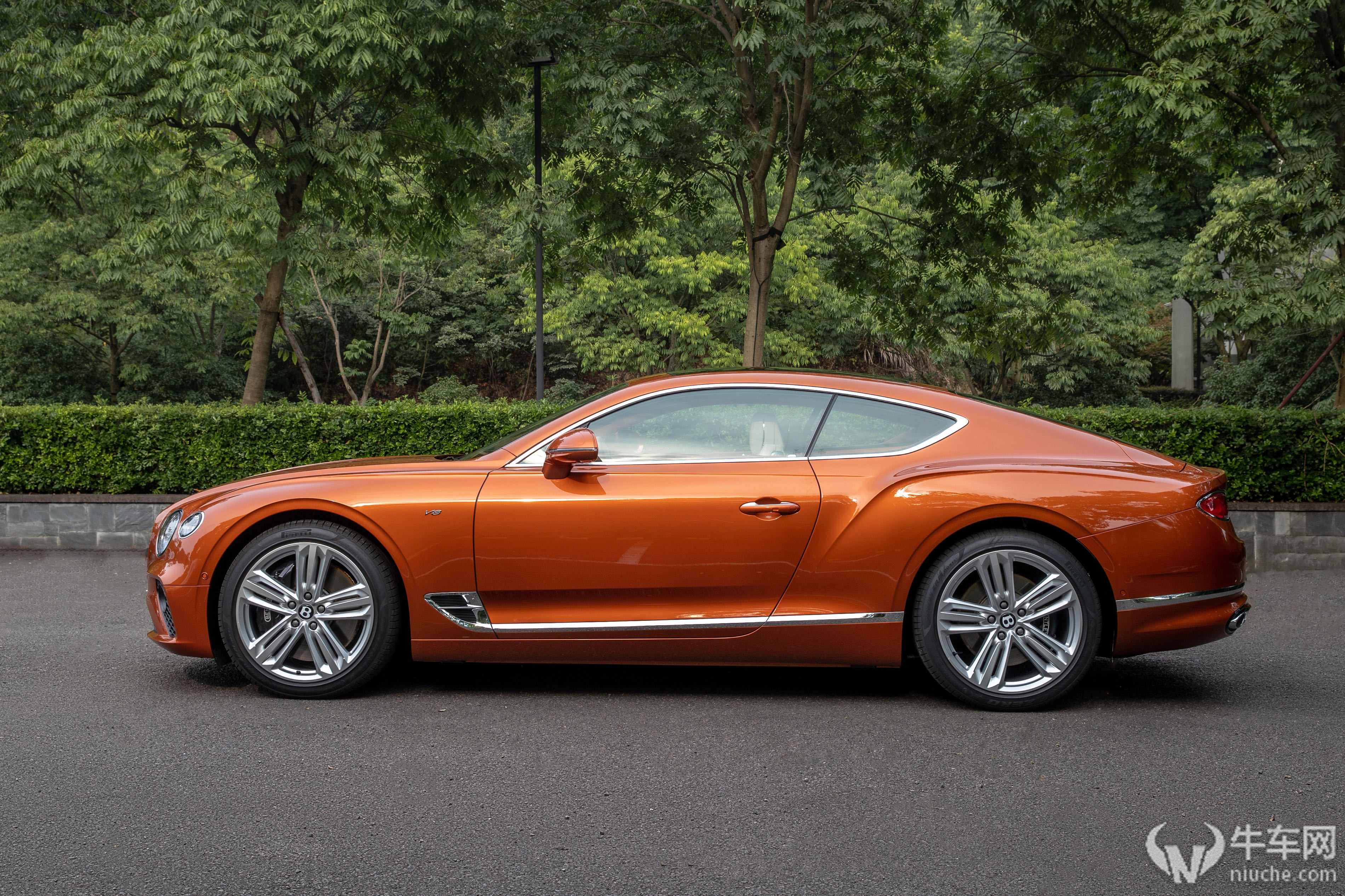 心有猛虎细嗅蔷薇试驾宾利欧陆gt欧陆gt敞篷版