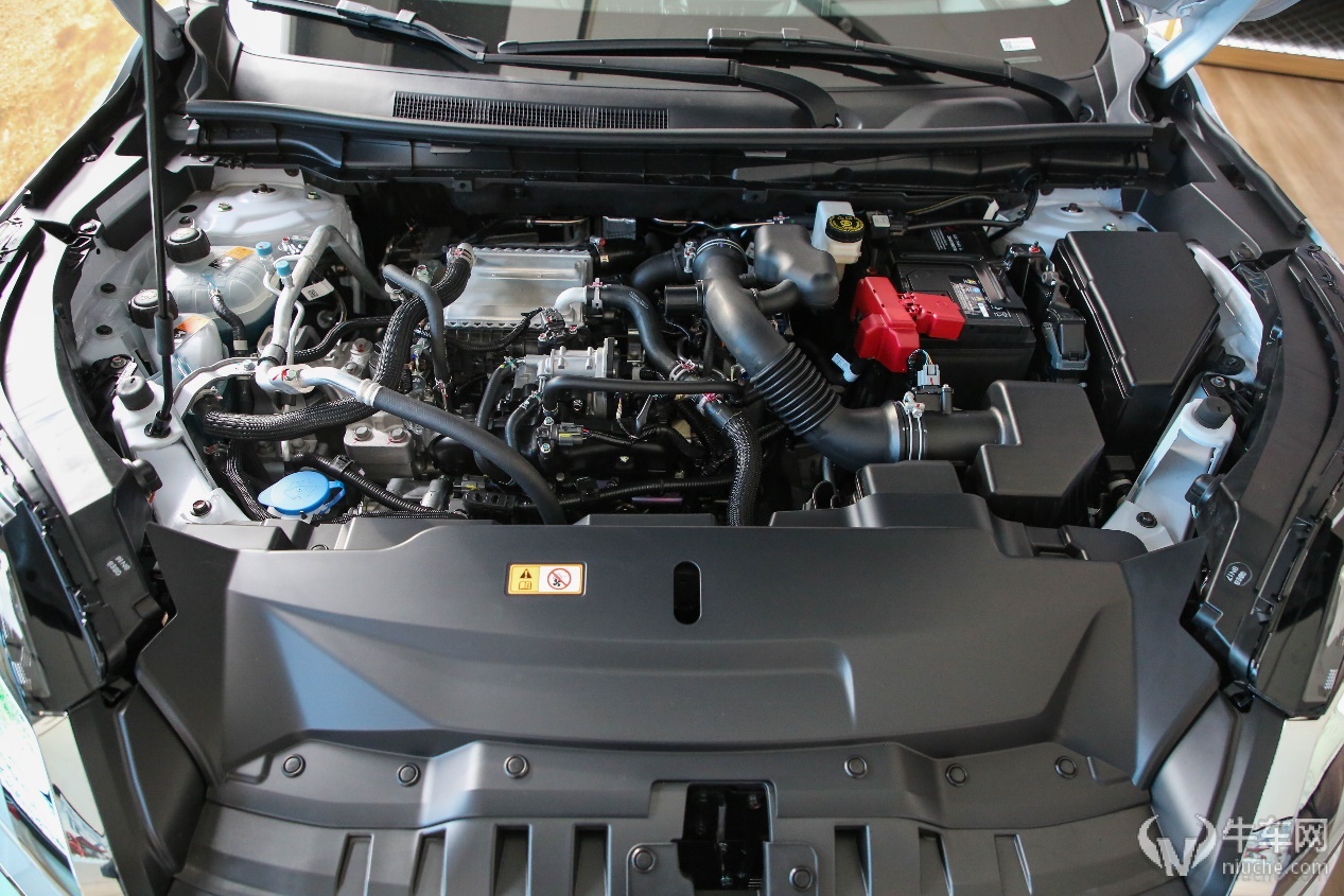 5t代号4b40的四缸发动机,并配有48v轻混系统加持,最大功率158kw,峰值