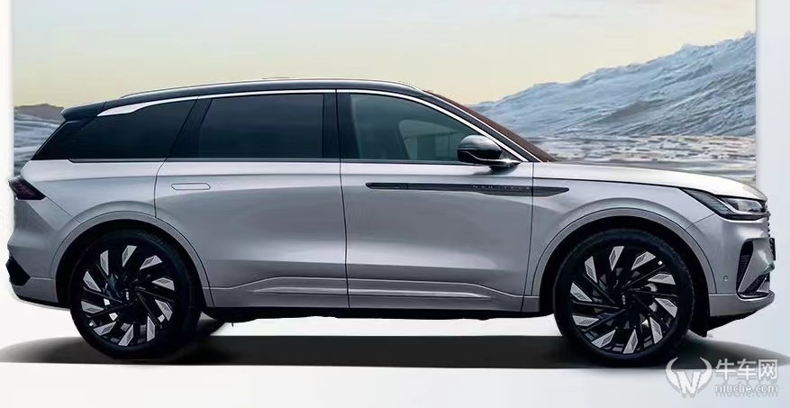 采用的是功率分流型混动技术,这项技术丰田车型也有应用,结构较为复杂